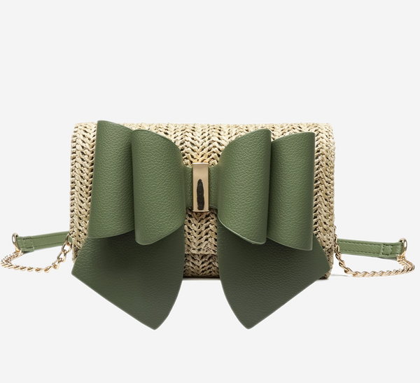 Handtasche mit Stroh und dunkelgrüner Masche