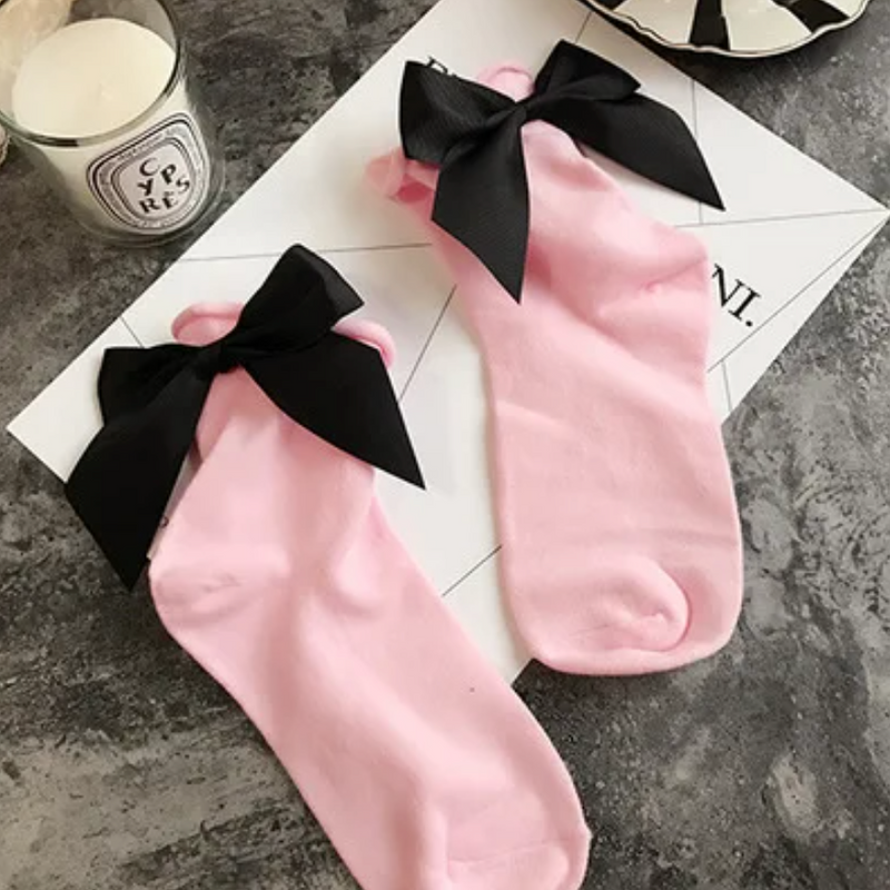 Socken Rosa mit schwarzen Schleifen