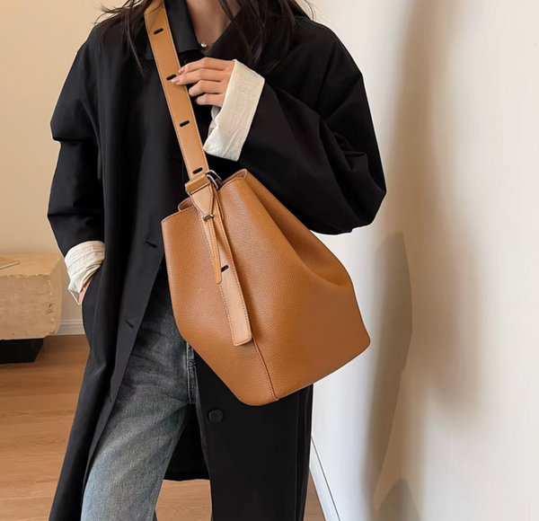 Handtasche Beutel Glattlederoptik Braun
