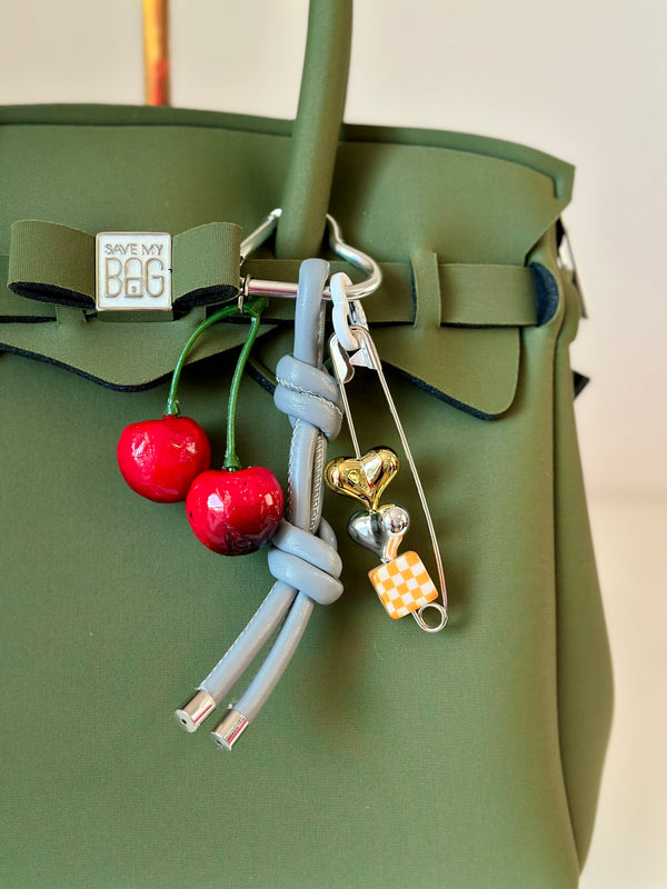 Taschenanhänger Kirsche Grau