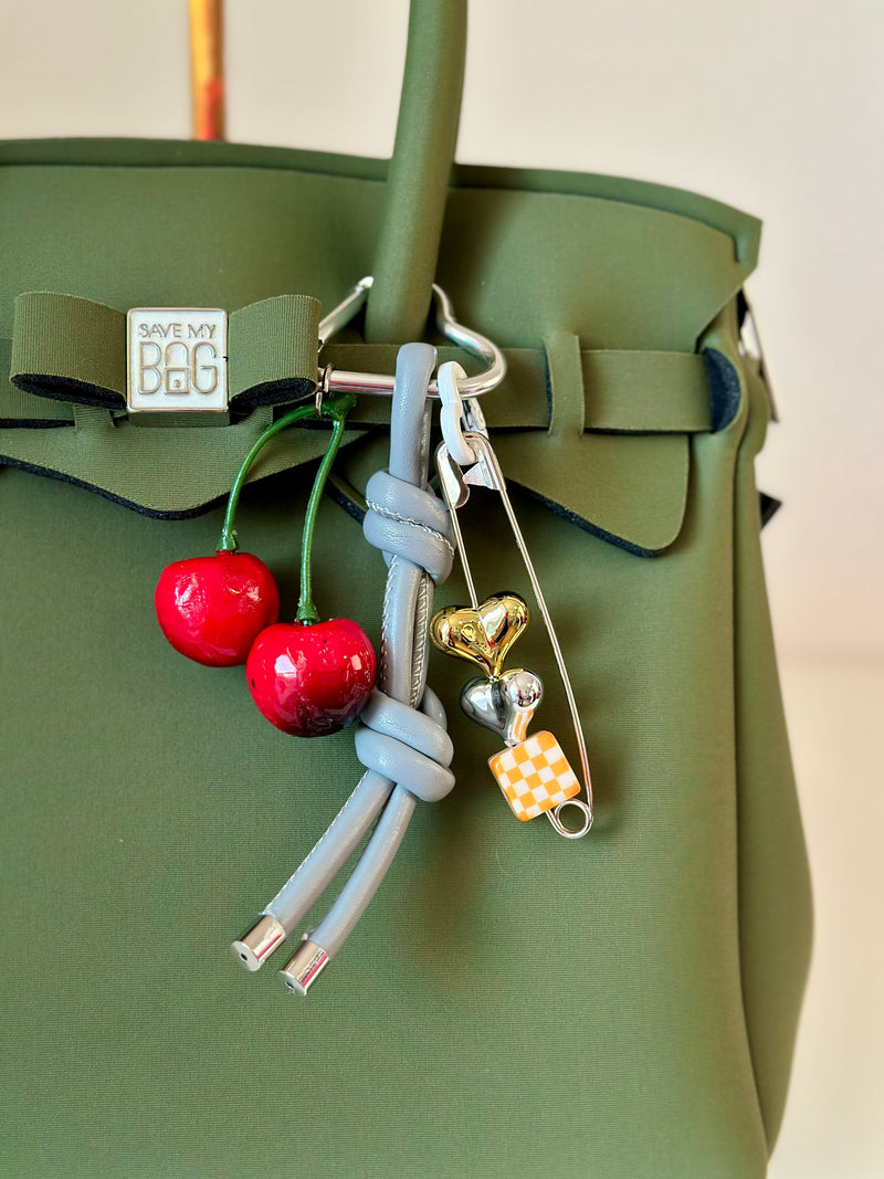Taschenanhänger Kirsche Grau