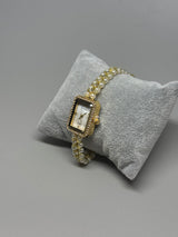Rechteckige Fashion-Uhr mit Perlenarmband – Vintage Glamour trifft Moderne