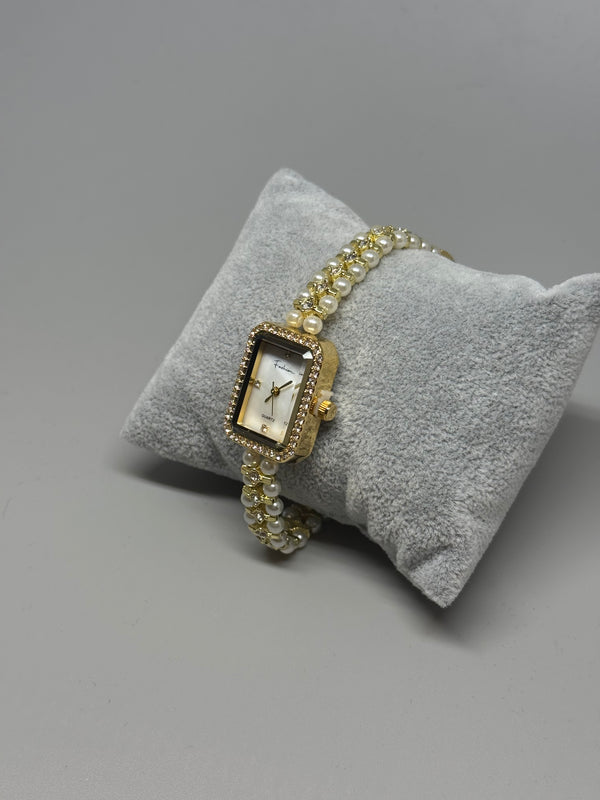 Rechteckige Fashion-Uhr mit Perlenarmband – Vintage Glamour trifft Moderne