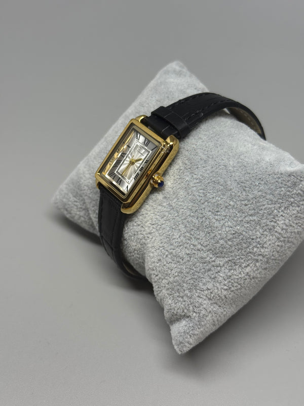 Rechteckige Armbanduhr mit schwarzem Lederband – Klassik in ihrer schönsten Form