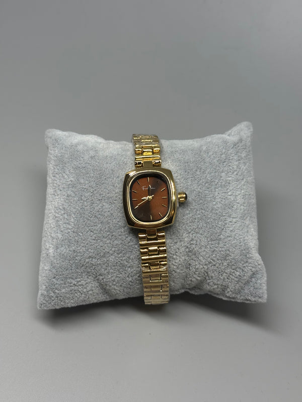 Goldene Armbanduhr mit braunem Zifferblatt – Retro-Vibes in modernem Gewand