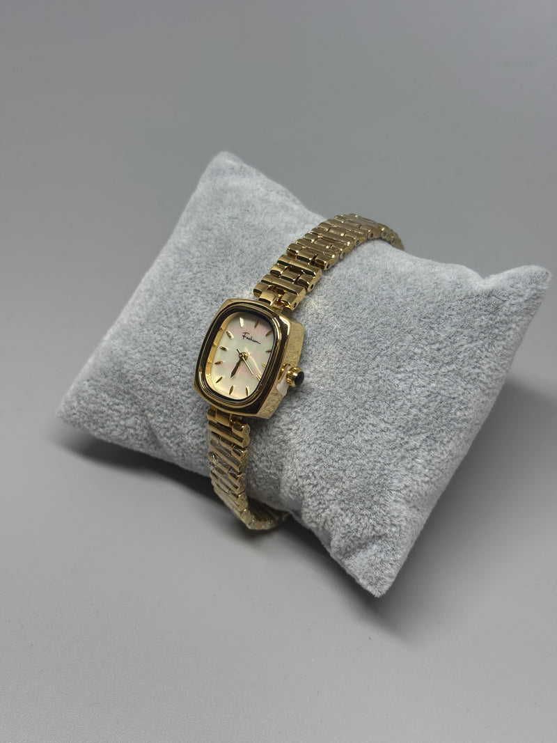 Goldene Armbanduhr mit Perlmutt-Zifferblatt – Feminin, fein & luxuriös