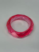 Geschwungener Acrylarmreif in Pink