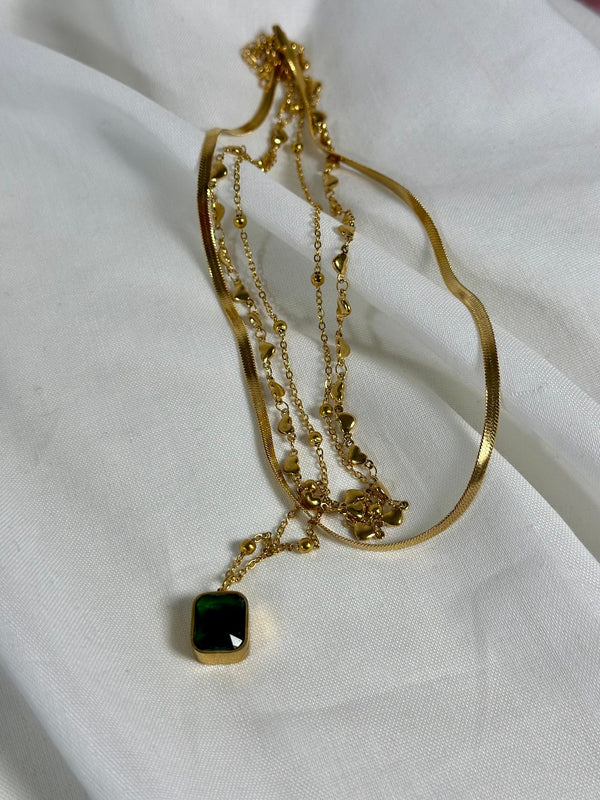 Halskette 3-lagig mit grünem Stein