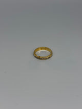 Feiner Ring mit Glitzersteinchen – funkelnde Eleganz in zarter Form