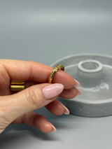Feiner Ring mit Glitzersteinchen – funkelnde Eleganz in zarter Form