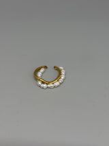 Zarter Doppelring mit Perlen und goldfarbenem Edelstahl – eleganter Chic in feiner Form