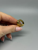 Goldener Chunky-Edelstahlring mit Loch