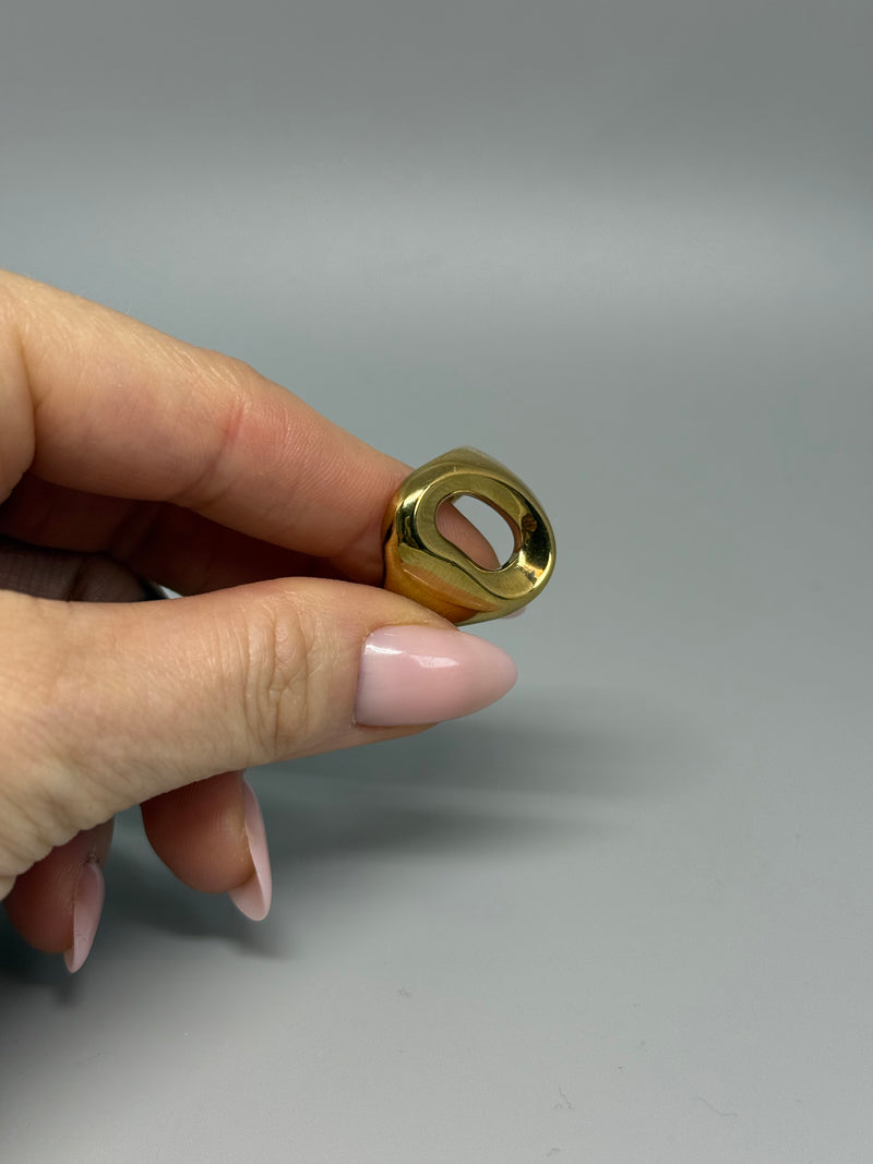 Goldener Chunky-Edelstahlring mit Loch