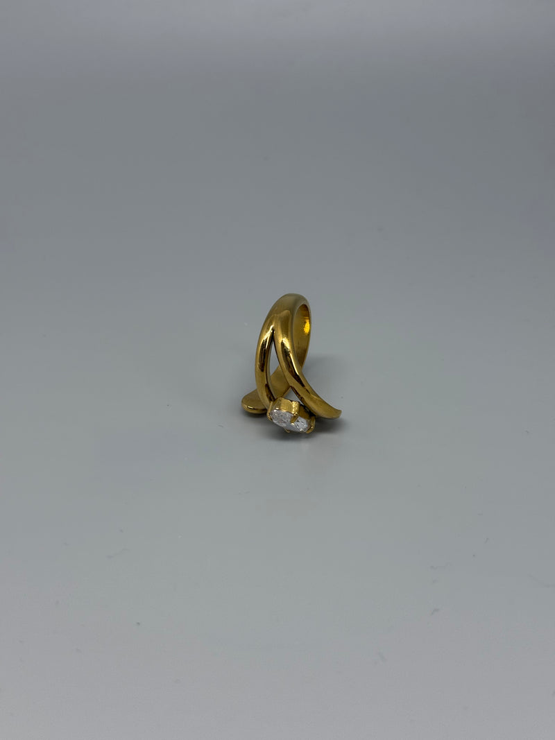 Verstellbarer Ring mit grossem Glitzerstein – elegante Form mit geschwungenen Details