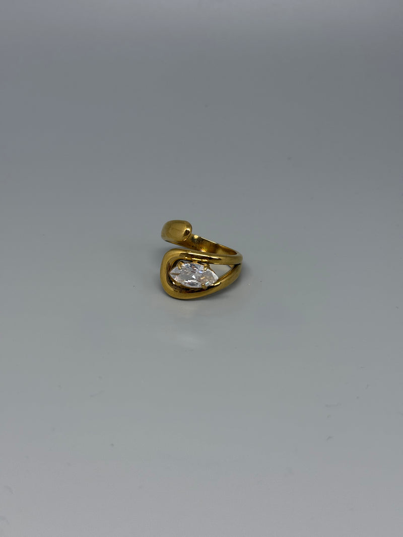 Verstellbarer Ring mit grossem Glitzerstein – elegante Form mit geschwungenen Details
