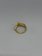 Ring mit Glitzersteinchen – opulente Eleganz