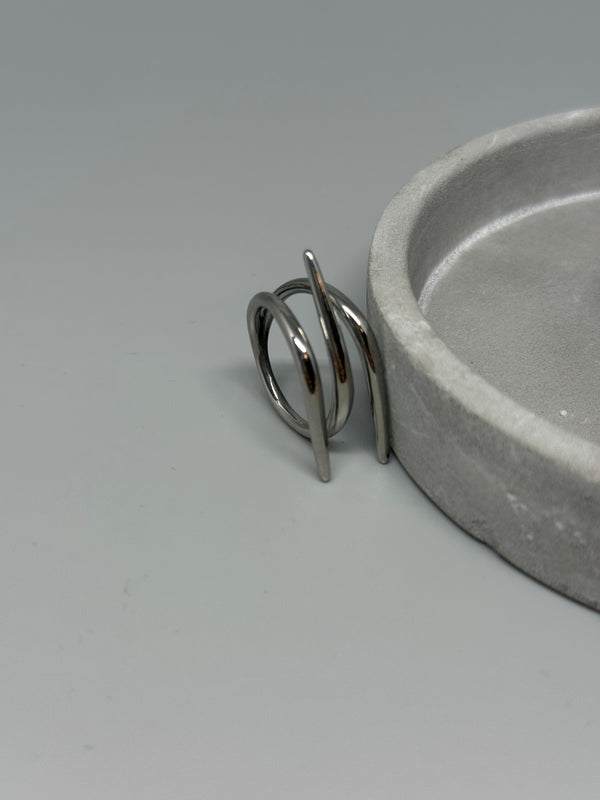 Silberner Edelstahlring – Geschwungenes Design, verstellbar