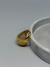 Goldener Edelstahlring mit Kugeldesign