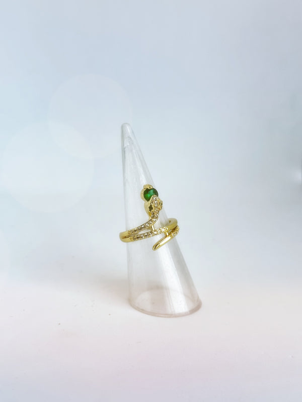 Finger ring with snake