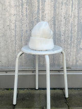 Bonnet en laine angora blanc cassé