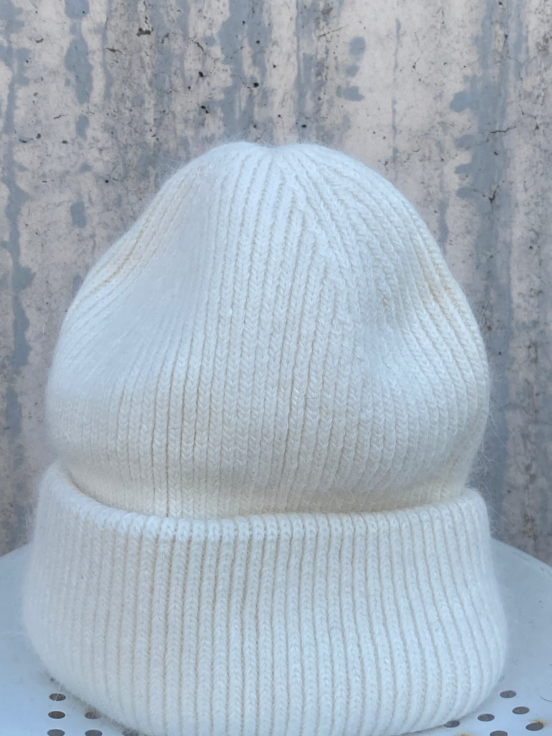 Bonnet en laine angora blanc cassé